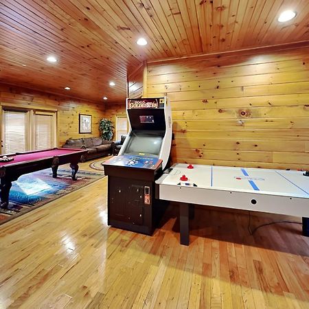 The Great Escape Ii, 5 Bedrooms, Sleeps 17, Game Room, Pool Access, Theater Гатлинбург Экстерьер фото