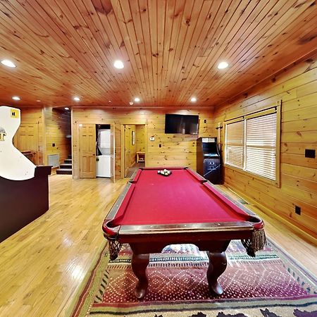 The Great Escape Ii, 5 Bedrooms, Sleeps 17, Game Room, Pool Access, Theater Гатлинбург Экстерьер фото