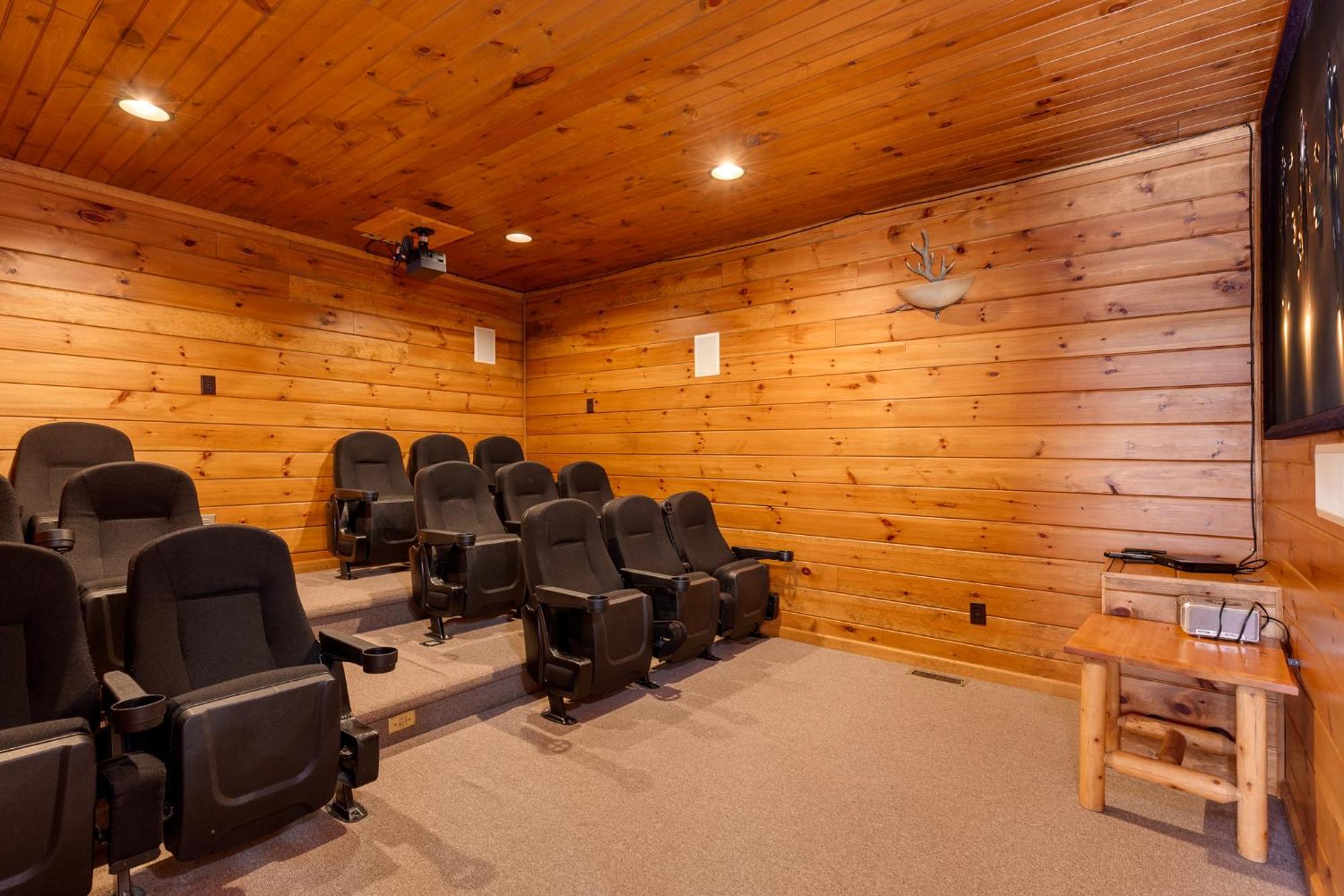 The Great Escape Ii, 5 Bedrooms, Sleeps 17, Game Room, Pool Access, Theater Гатлинбург Экстерьер фото