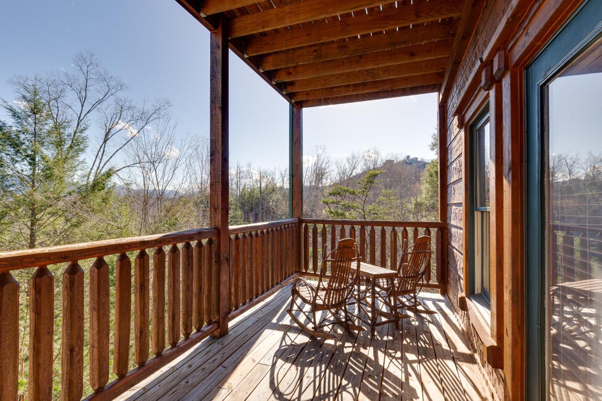 The Great Escape Ii, 5 Bedrooms, Sleeps 17, Game Room, Pool Access, Theater Гатлинбург Экстерьер фото