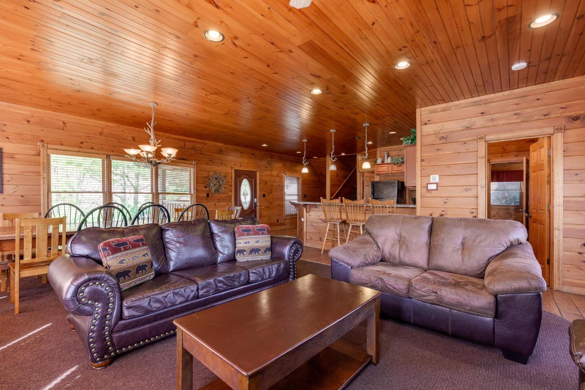 The Great Escape Ii, 5 Bedrooms, Sleeps 17, Game Room, Pool Access, Theater Гатлинбург Экстерьер фото