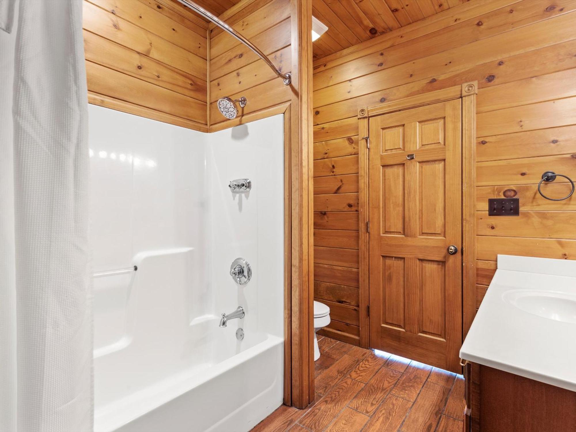 The Great Escape Ii, 5 Bedrooms, Sleeps 17, Game Room, Pool Access, Theater Гатлинбург Экстерьер фото