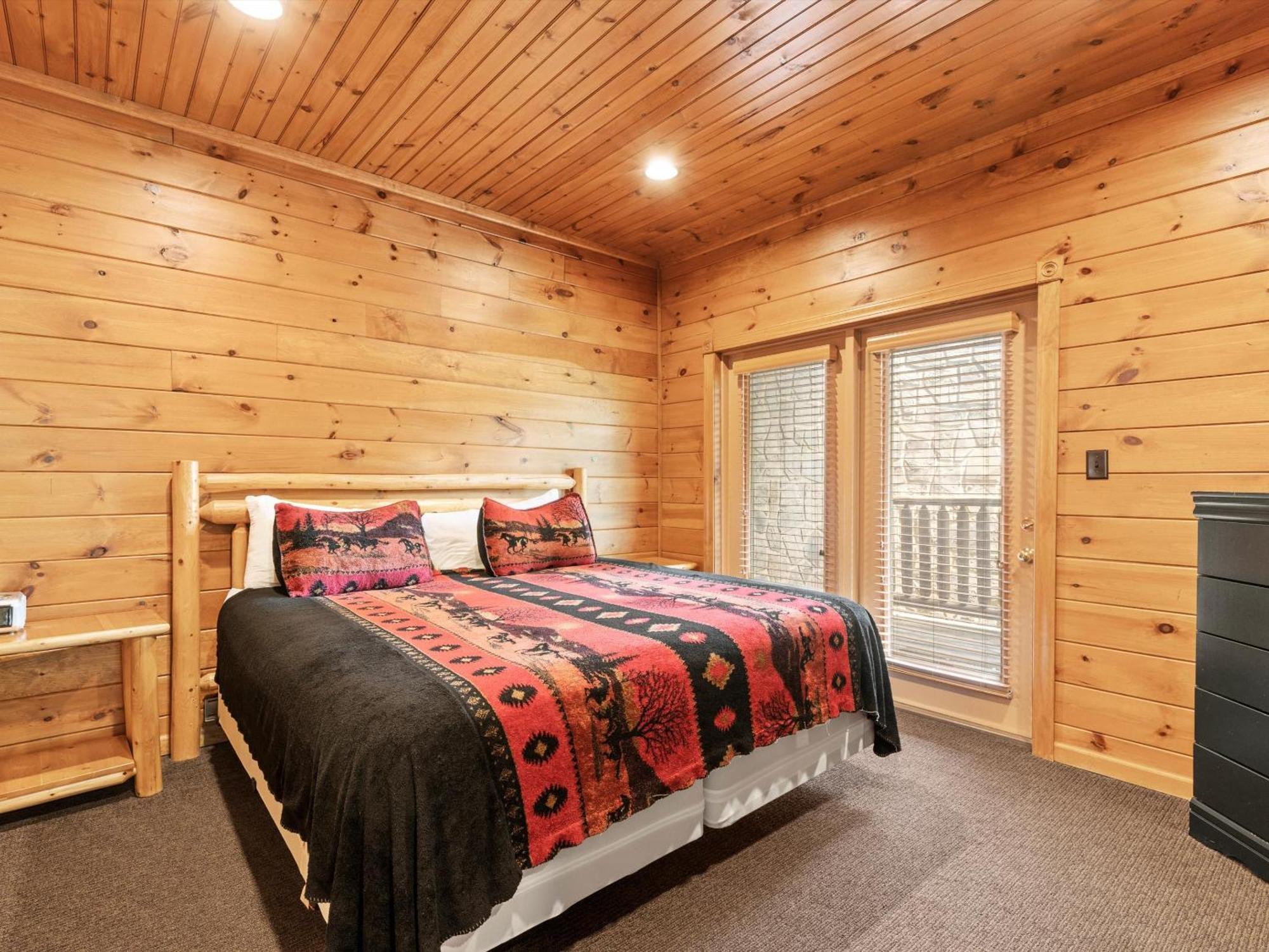 The Great Escape Ii, 5 Bedrooms, Sleeps 17, Game Room, Pool Access, Theater Гатлинбург Экстерьер фото