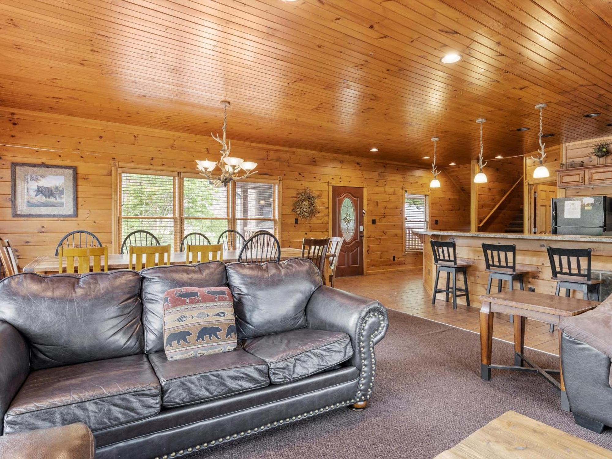 The Great Escape Ii, 5 Bedrooms, Sleeps 17, Game Room, Pool Access, Theater Гатлинбург Экстерьер фото