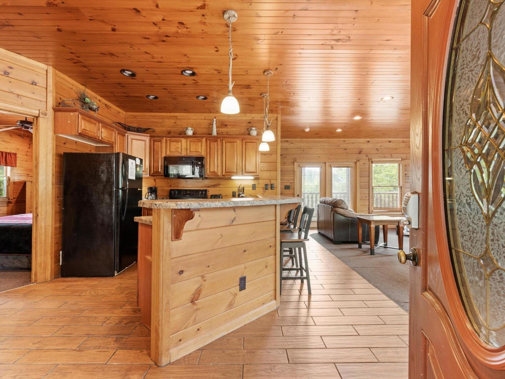 The Great Escape Ii, 5 Bedrooms, Sleeps 17, Game Room, Pool Access, Theater Гатлинбург Экстерьер фото