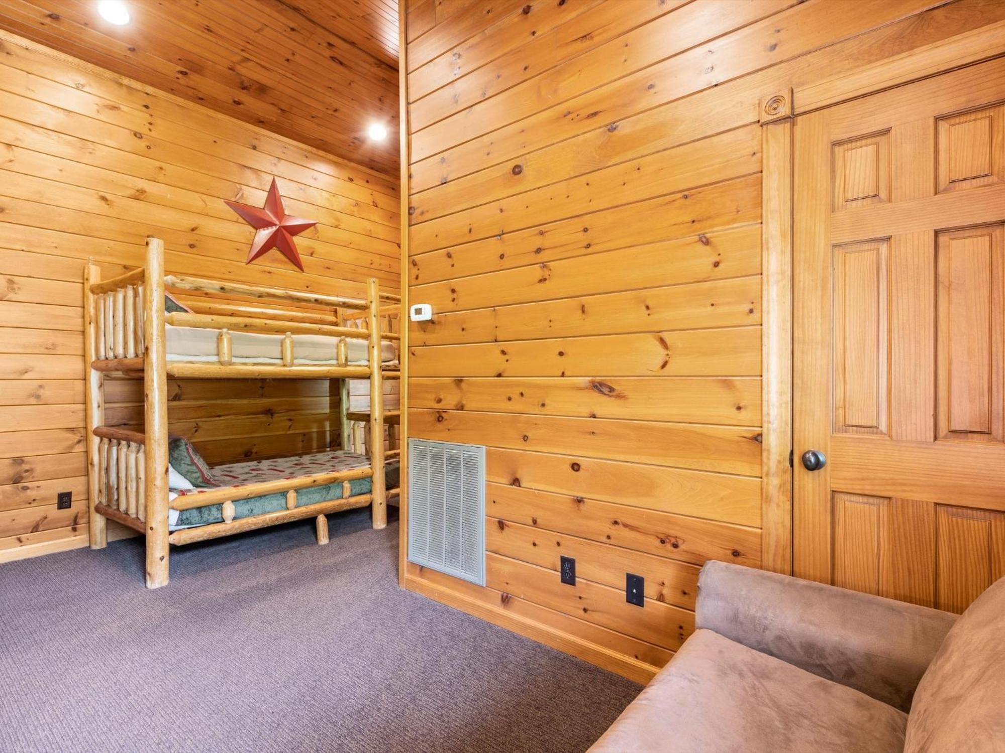 The Great Escape Ii, 5 Bedrooms, Sleeps 17, Game Room, Pool Access, Theater Гатлинбург Экстерьер фото