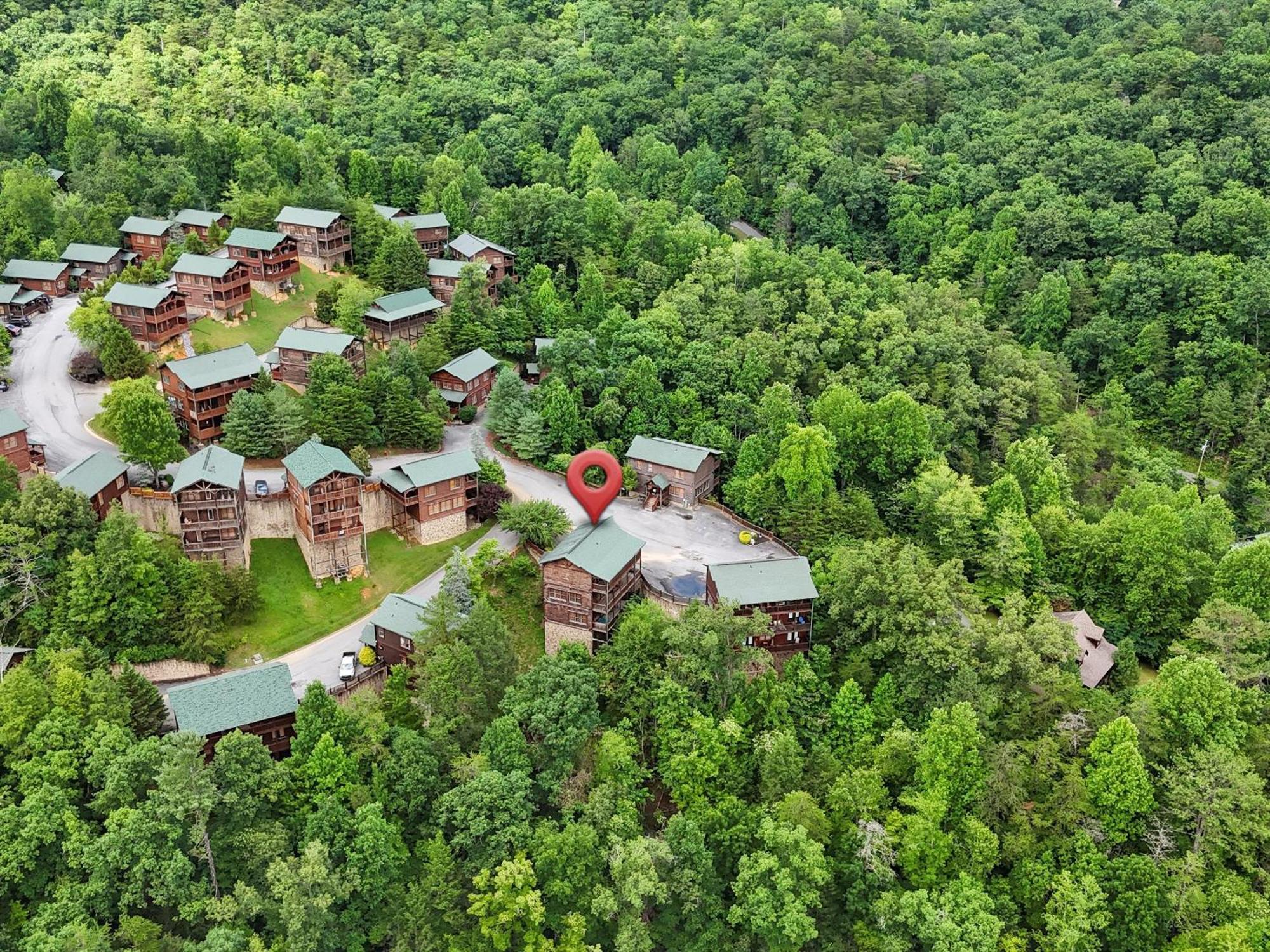 The Great Escape Ii, 5 Bedrooms, Sleeps 17, Game Room, Pool Access, Theater Гатлинбург Экстерьер фото