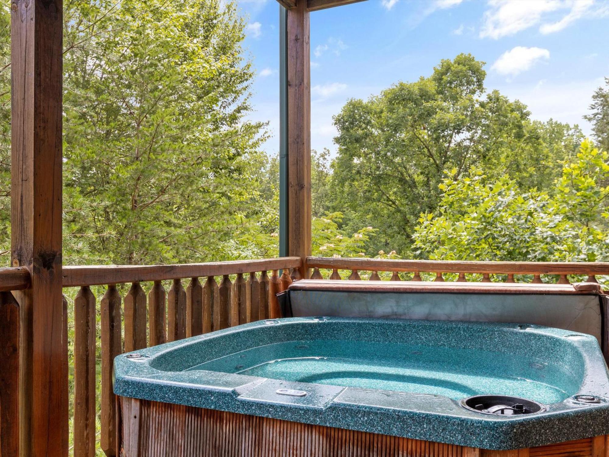 The Great Escape Ii, 5 Bedrooms, Sleeps 17, Game Room, Pool Access, Theater Гатлинбург Экстерьер фото